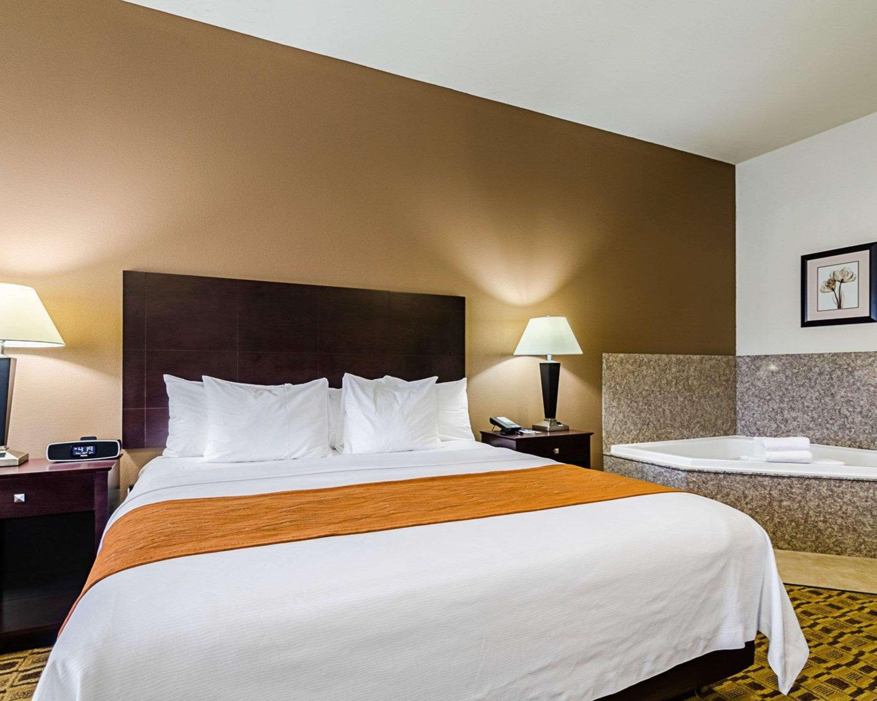 Comfort Inn & Suites Lawrence - University Area Exteriör bild