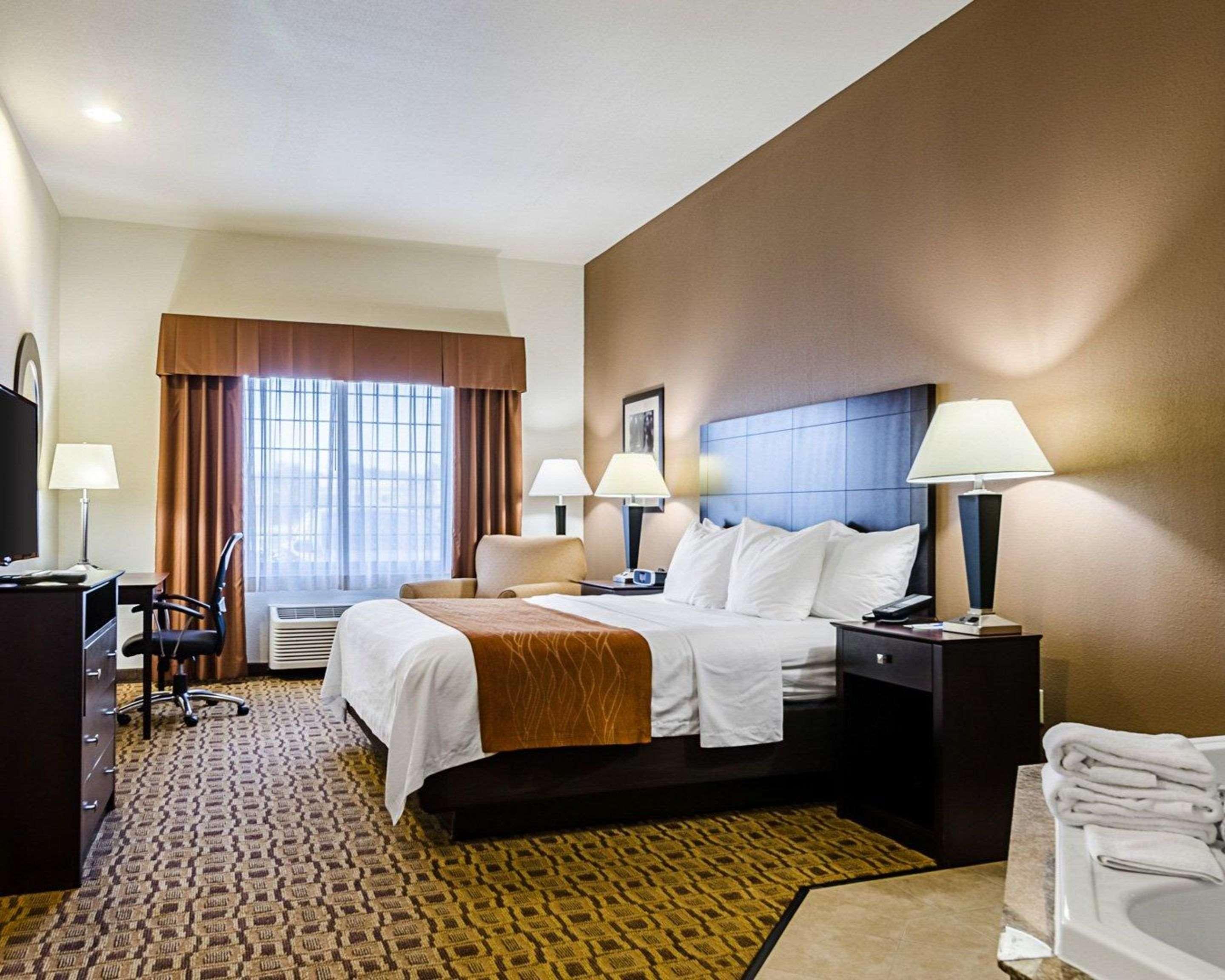 Comfort Inn & Suites Lawrence - University Area Exteriör bild