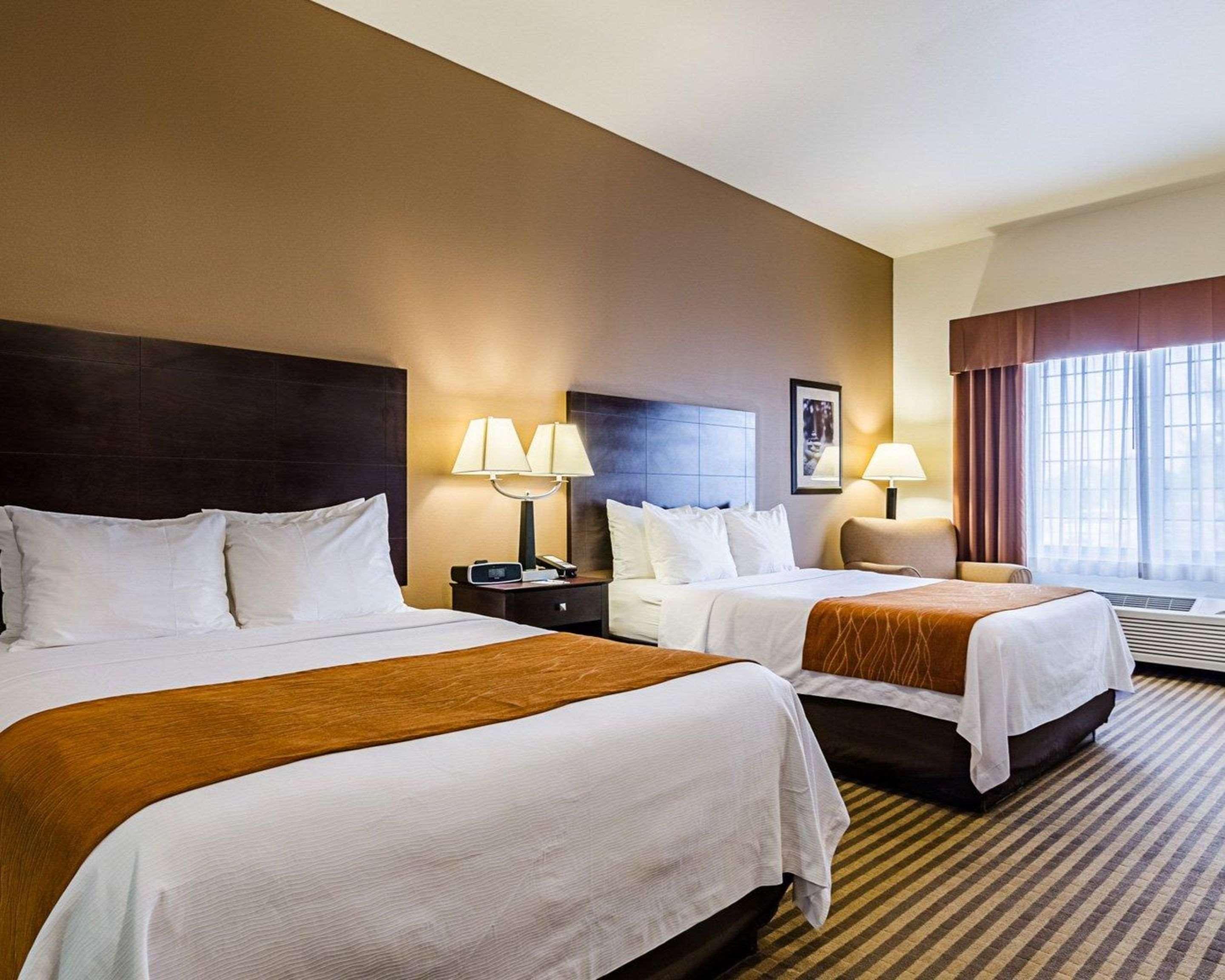 Comfort Inn & Suites Lawrence - University Area Exteriör bild