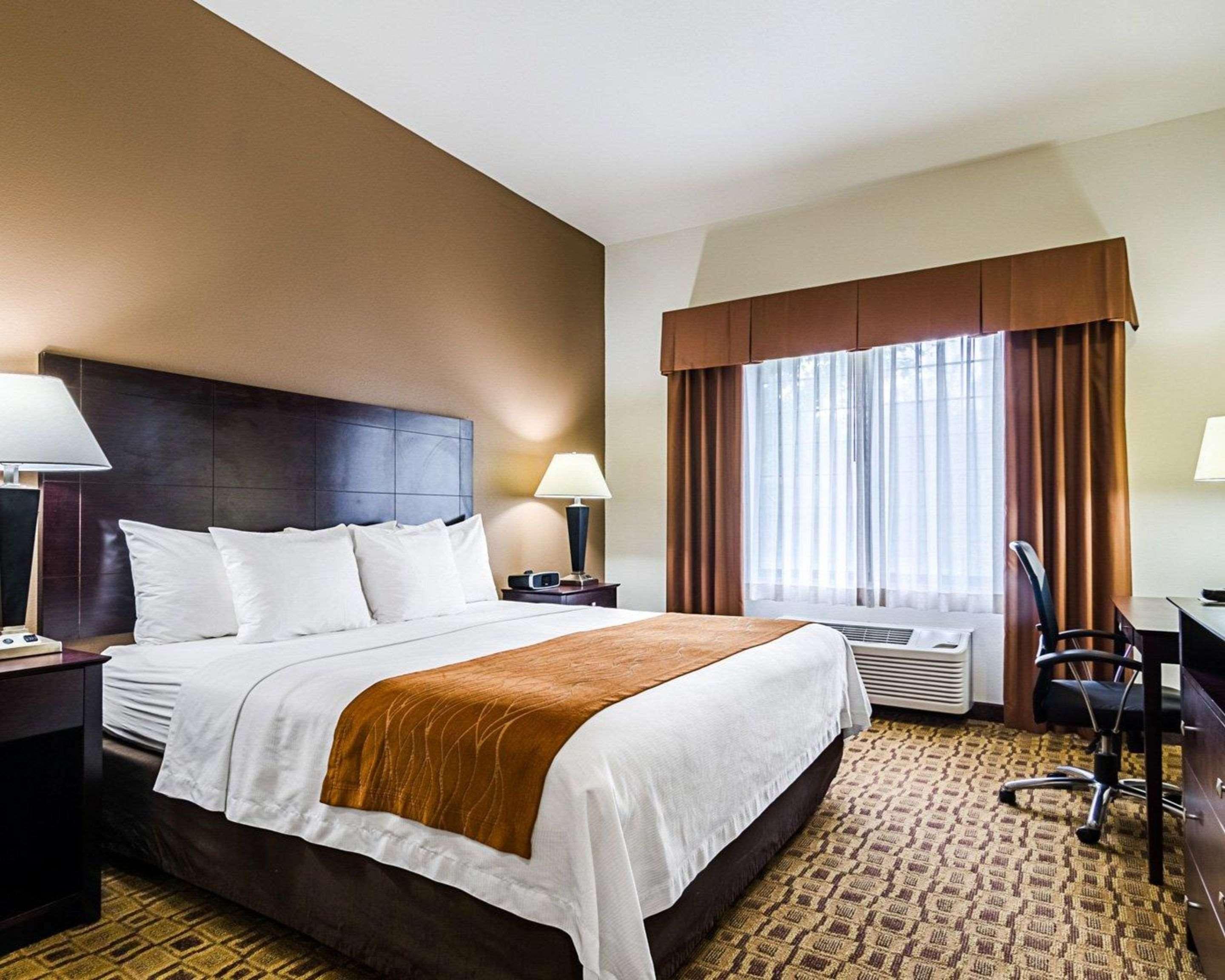 Comfort Inn & Suites Lawrence - University Area Exteriör bild