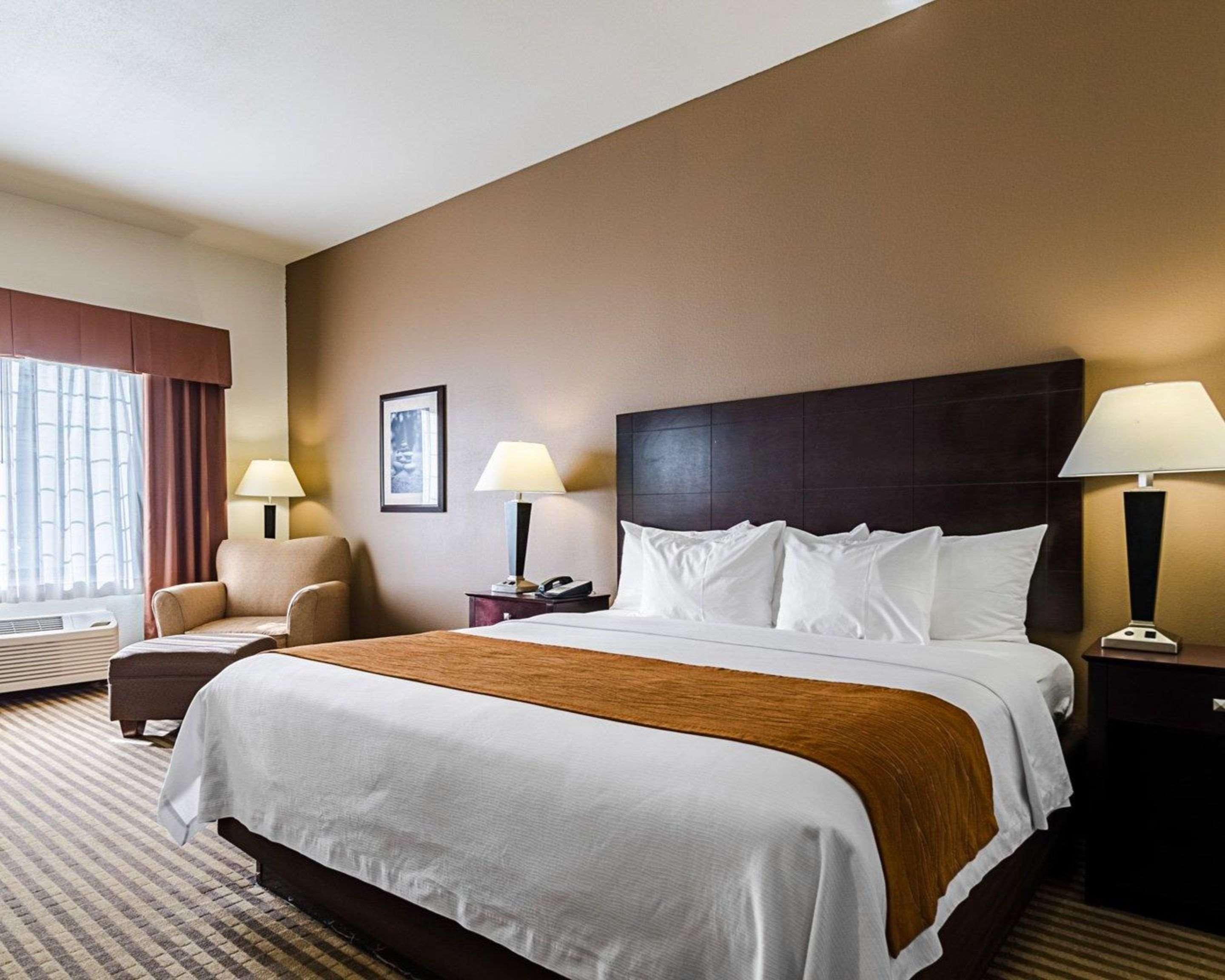 Comfort Inn & Suites Lawrence - University Area Exteriör bild