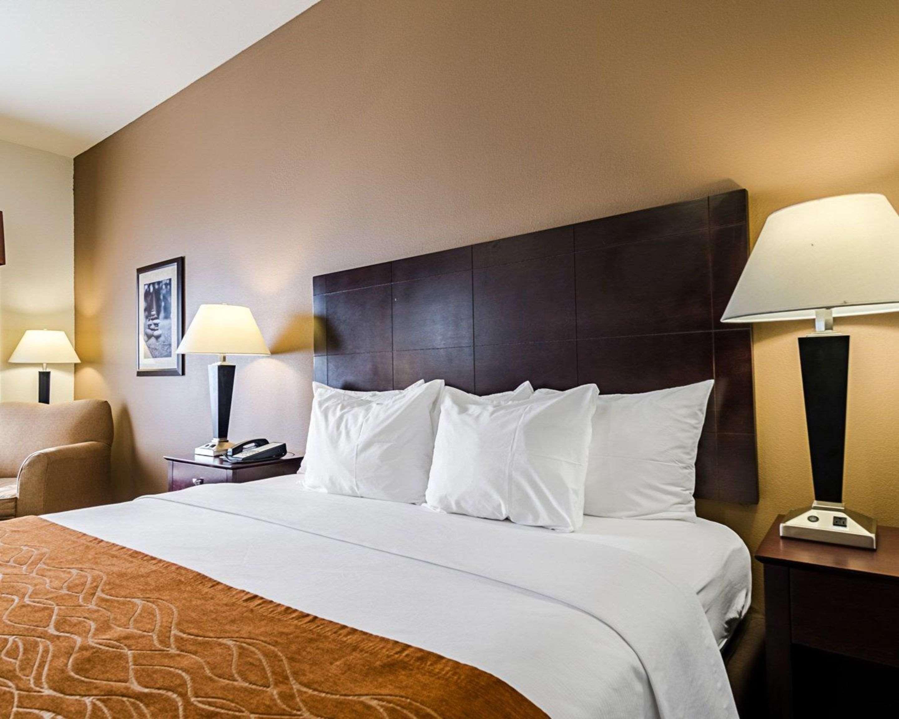Comfort Inn & Suites Lawrence - University Area Exteriör bild
