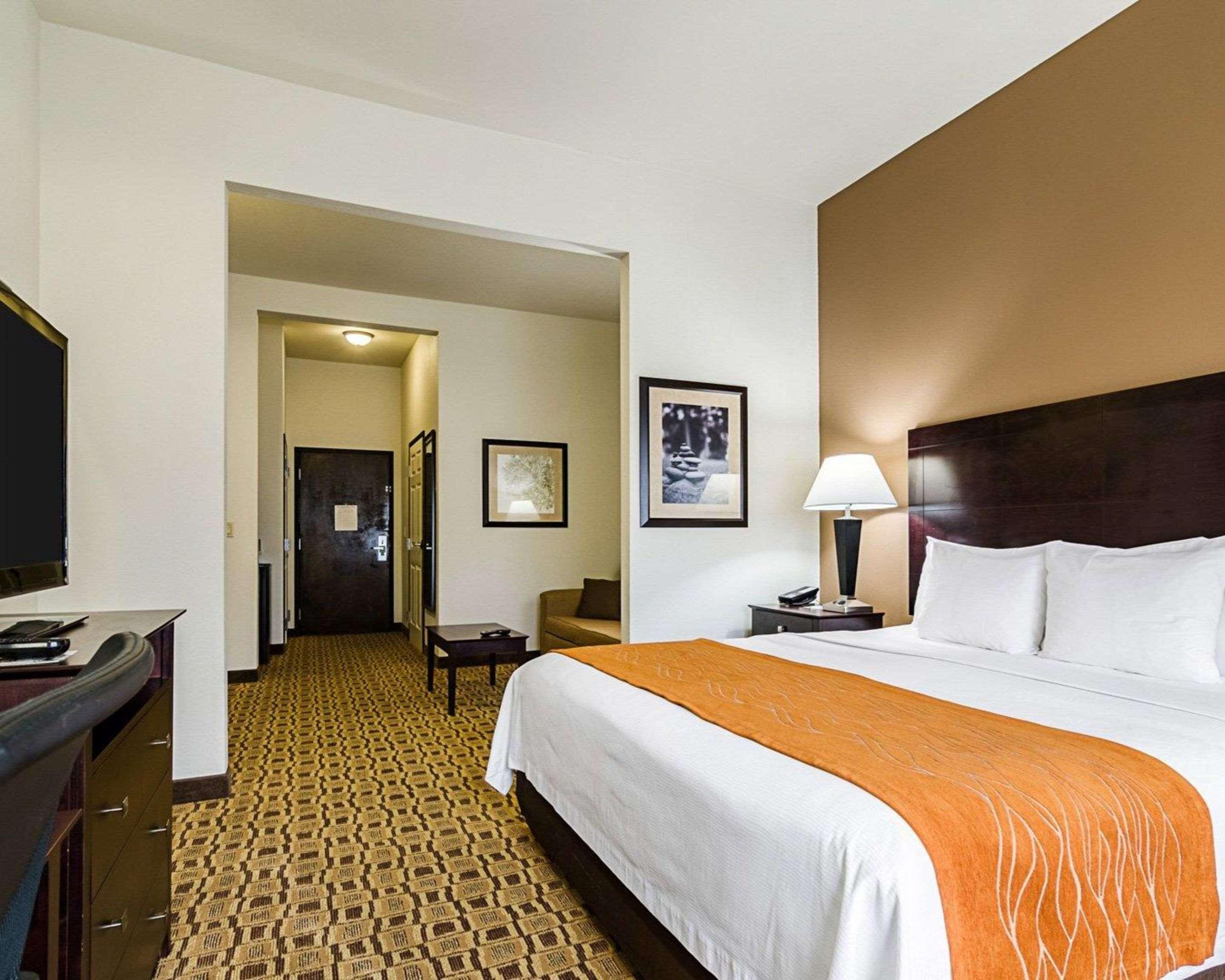 Comfort Inn & Suites Lawrence - University Area Exteriör bild