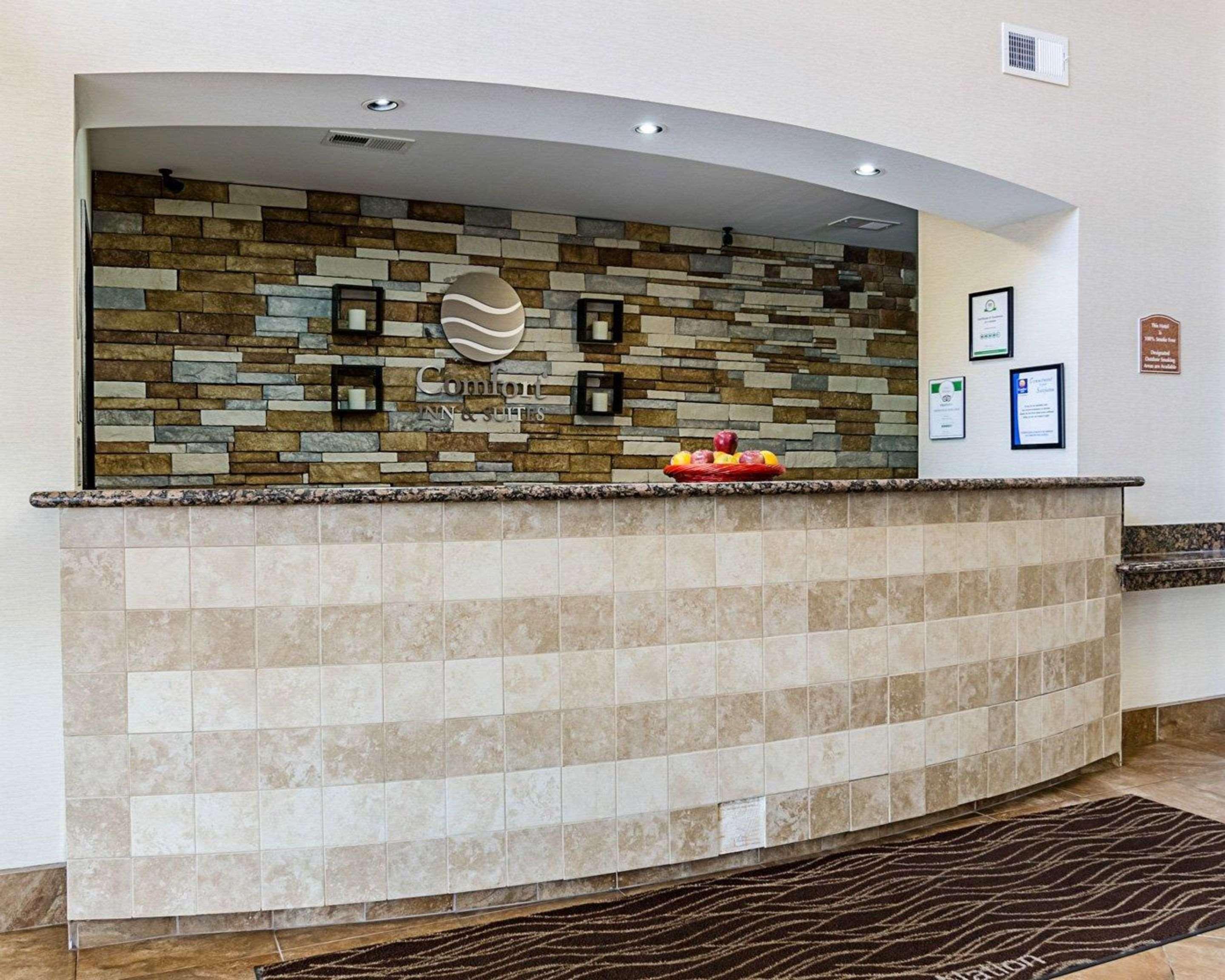 Comfort Inn & Suites Lawrence - University Area Exteriör bild