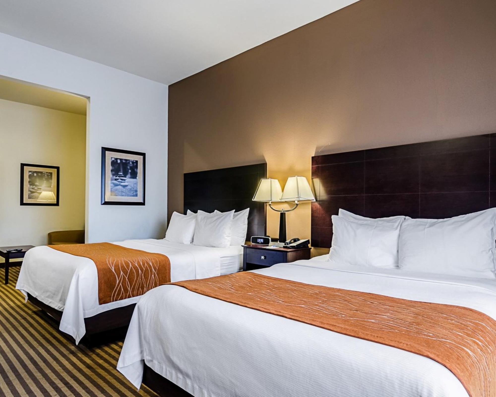 Comfort Inn & Suites Lawrence - University Area Exteriör bild