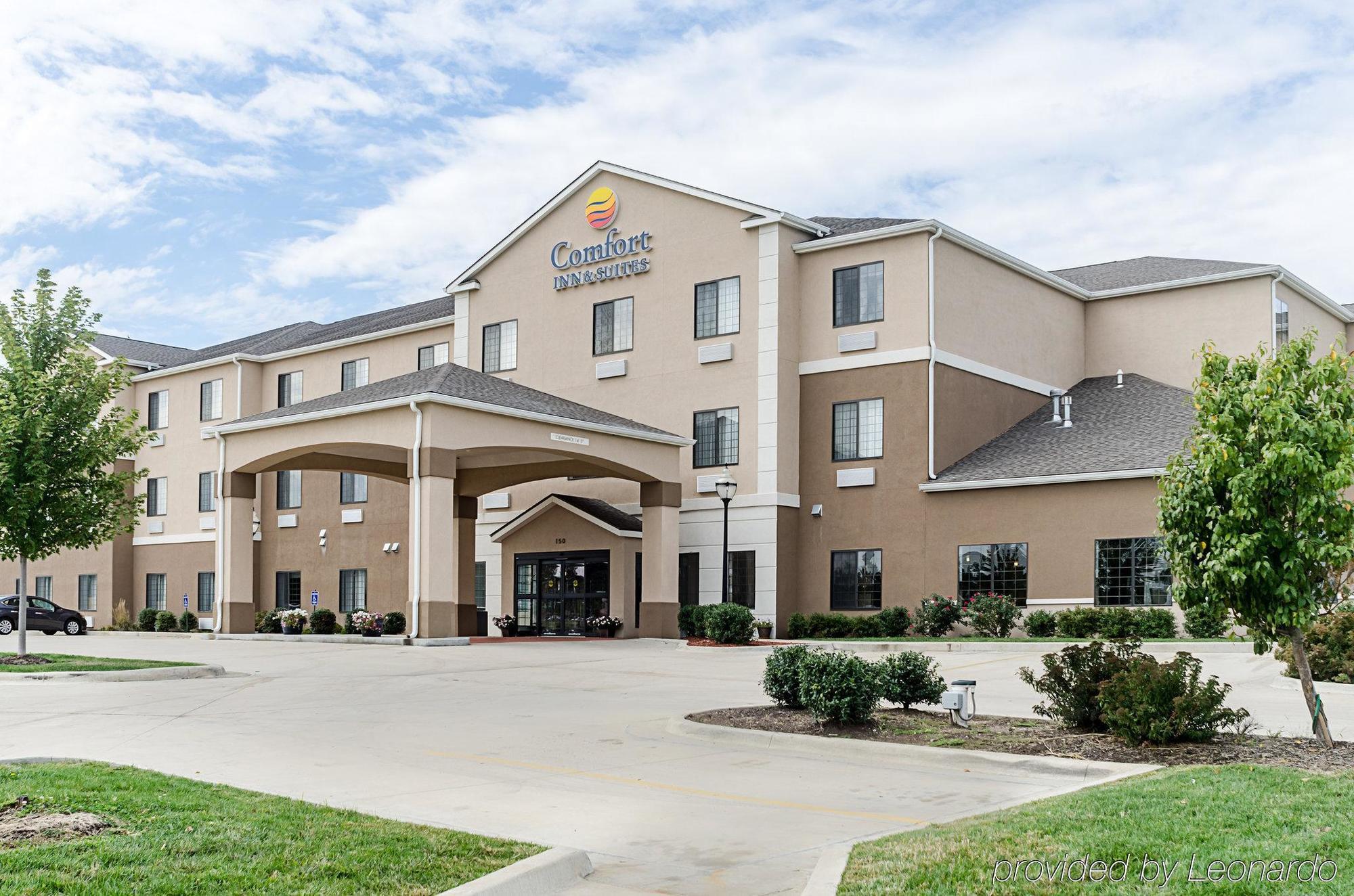 Comfort Inn & Suites Lawrence - University Area Exteriör bild