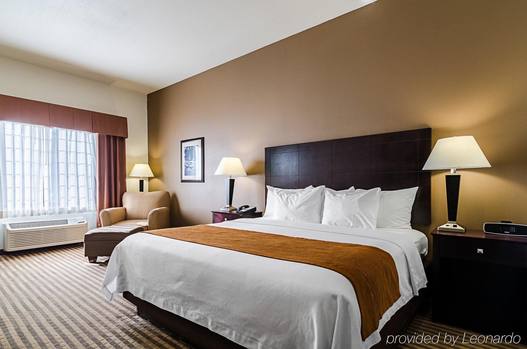 Comfort Inn & Suites Lawrence - University Area Exteriör bild