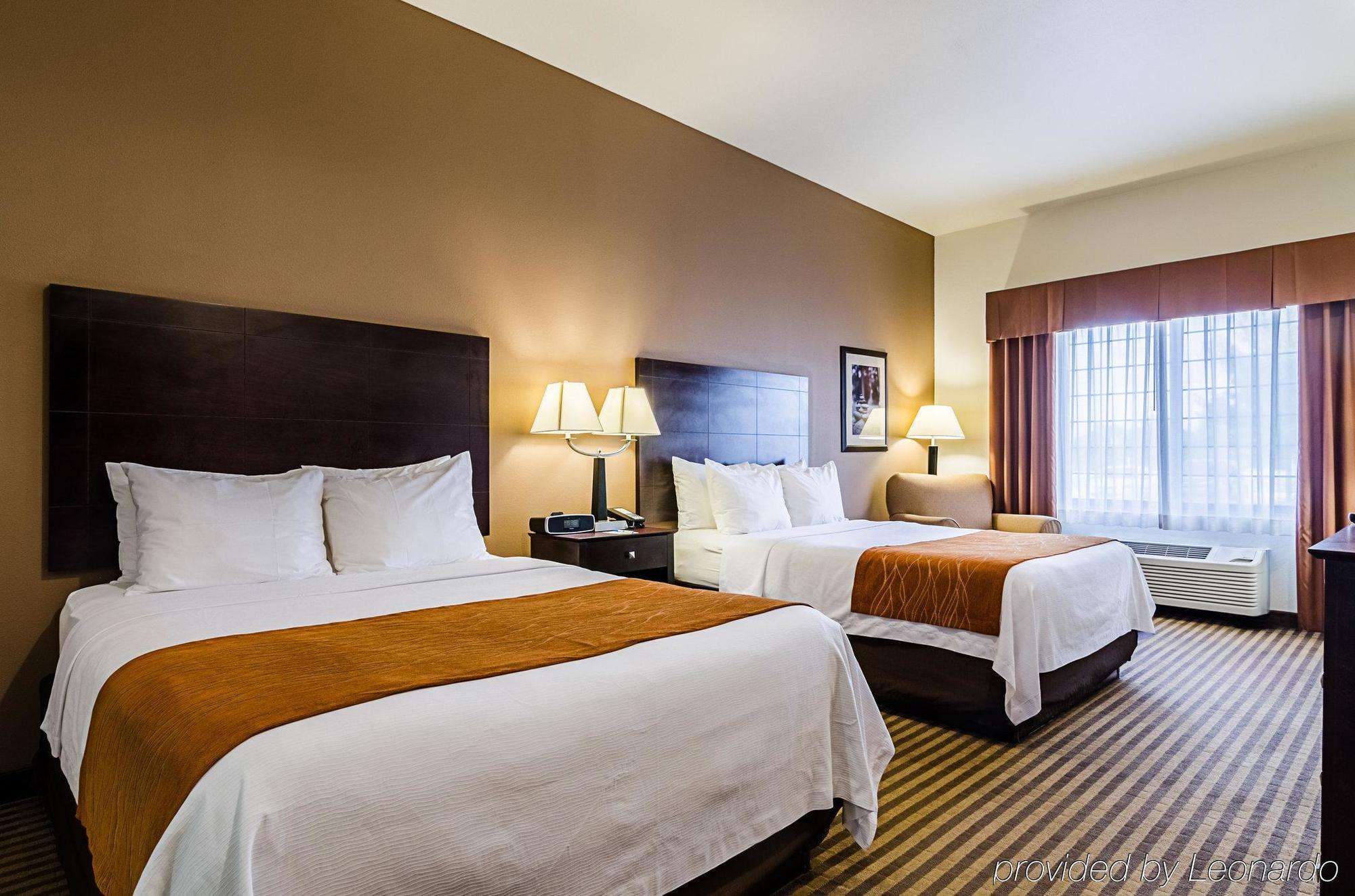 Comfort Inn & Suites Lawrence - University Area Exteriör bild